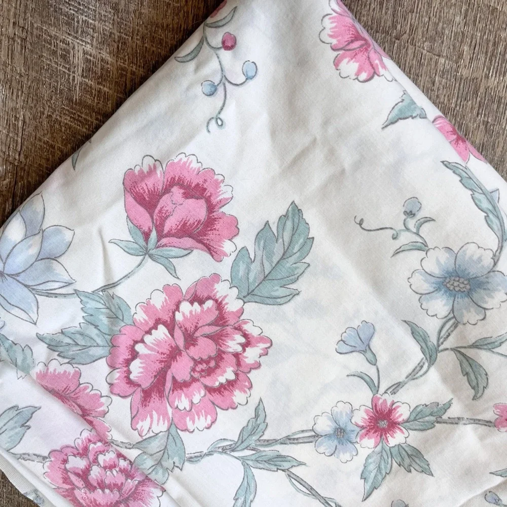 Vintage Queen size Flat sheet in pretty pink‎ floral, Springmaid